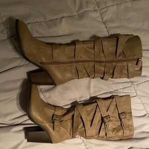 Beige boots